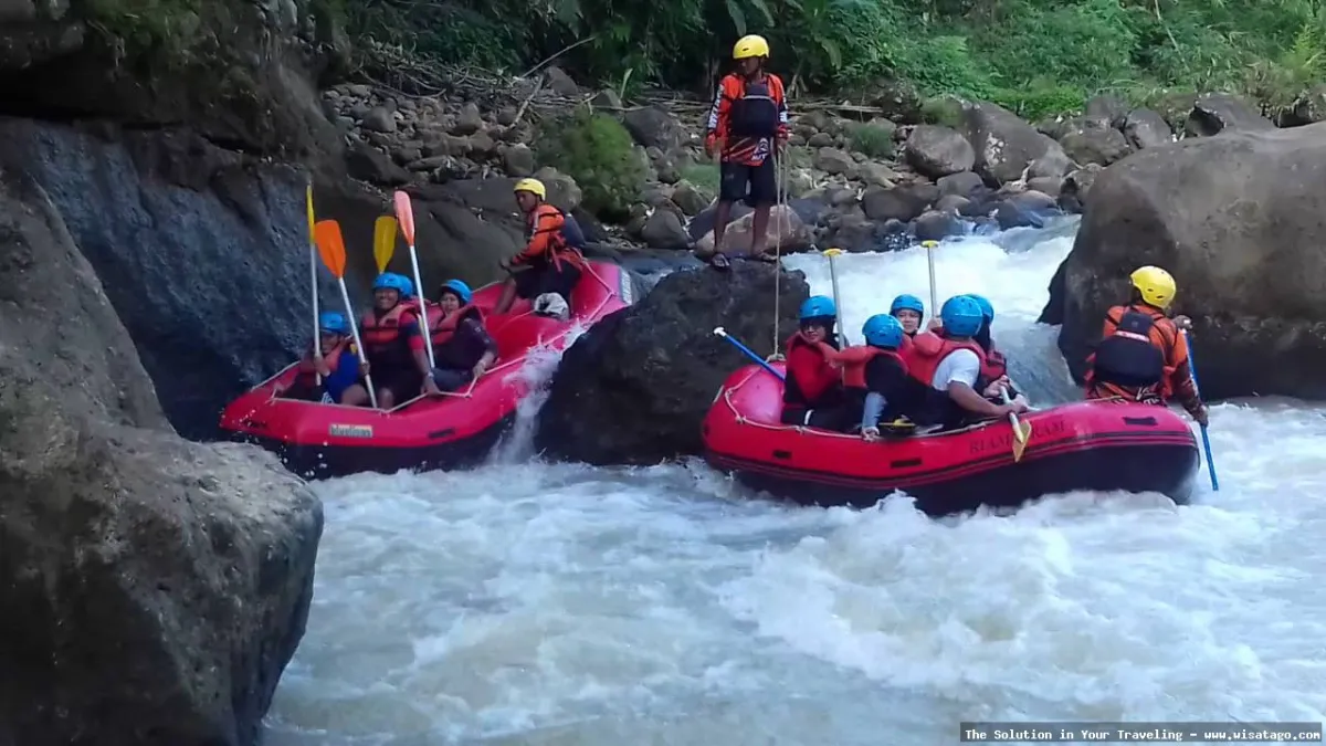 Arung Jeram Sungai Cicatih yang menantang