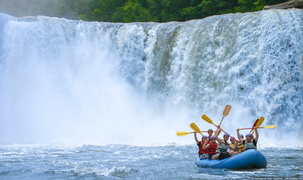 Arung Jeram Sungai Cicatih yang menantang