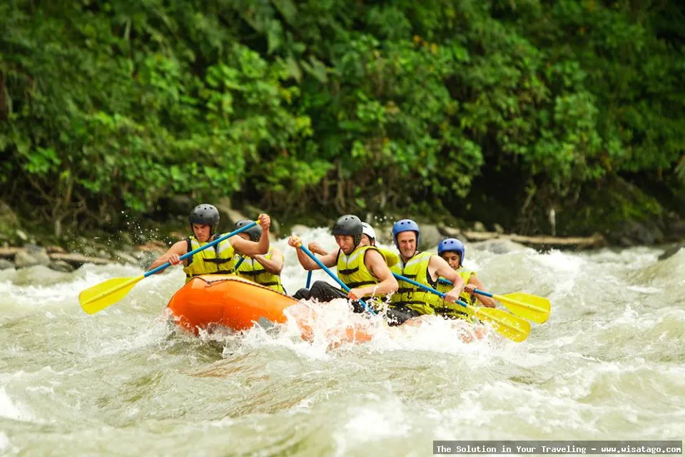 Arung Jeram Sungai Citarik yang menantang