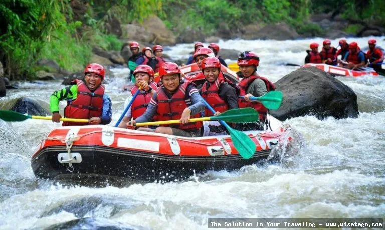 Arung Jeram Sungai Citarik yang menantang