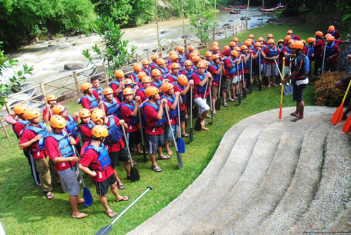 Arung Jeram Sungai Citarik yang menantang