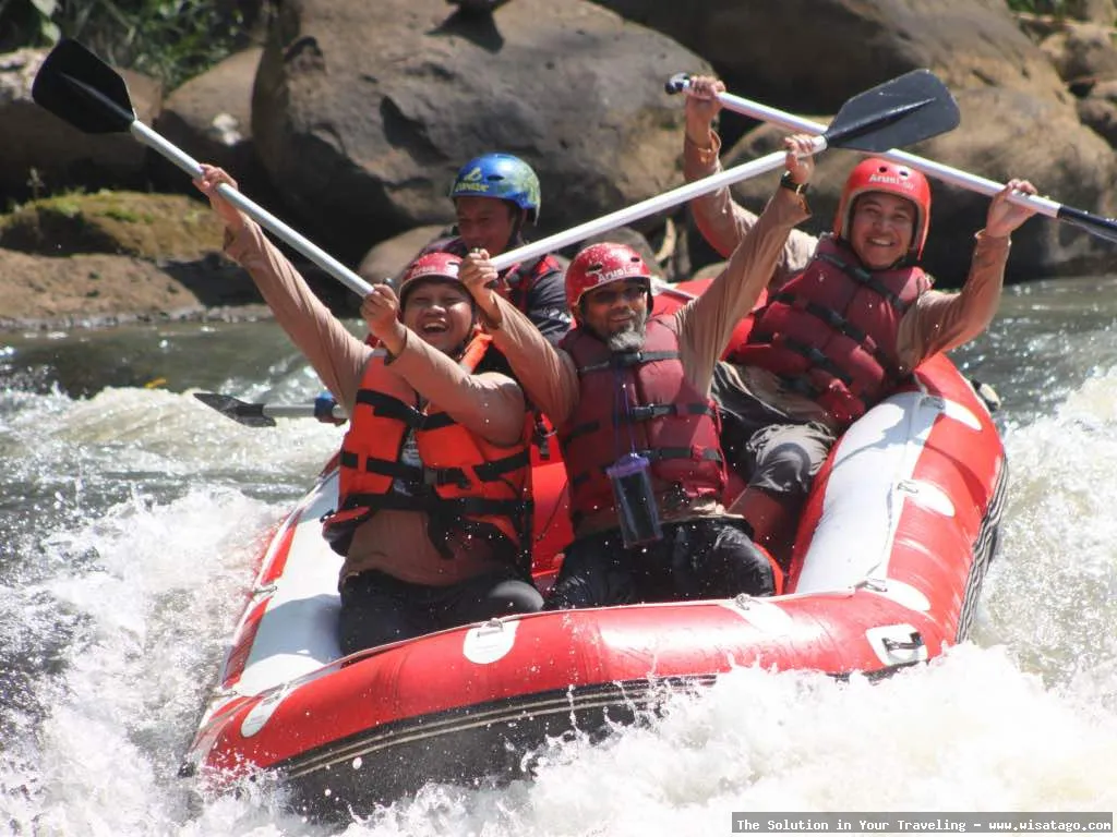 Arung Jeram Sungai Citarik yang menantang