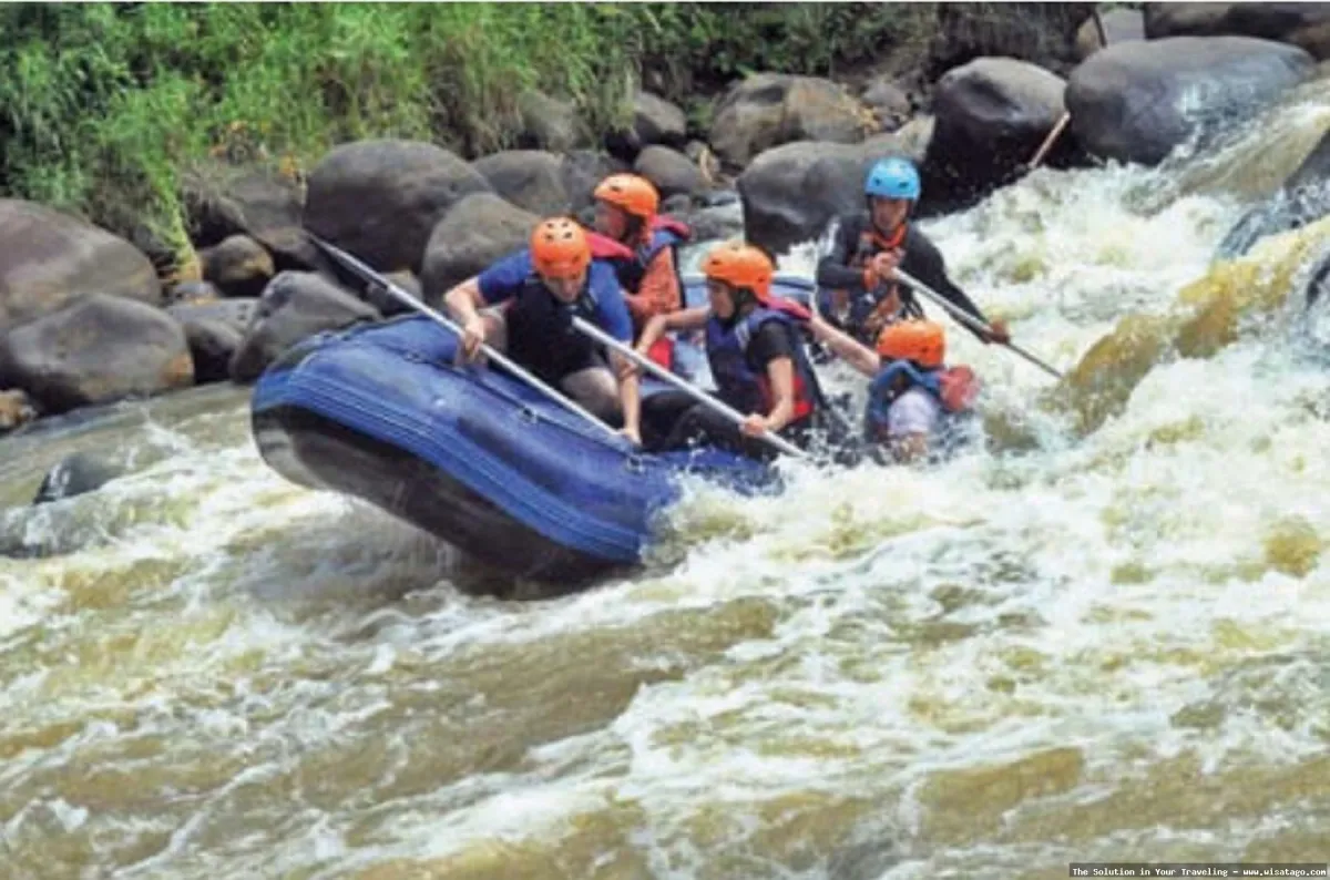 Arung Jeram Sungai Citarik yang menantang
