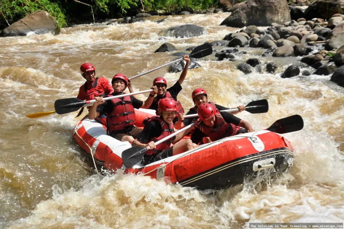 Arung Jeram Sungai Citarik yang menantang
