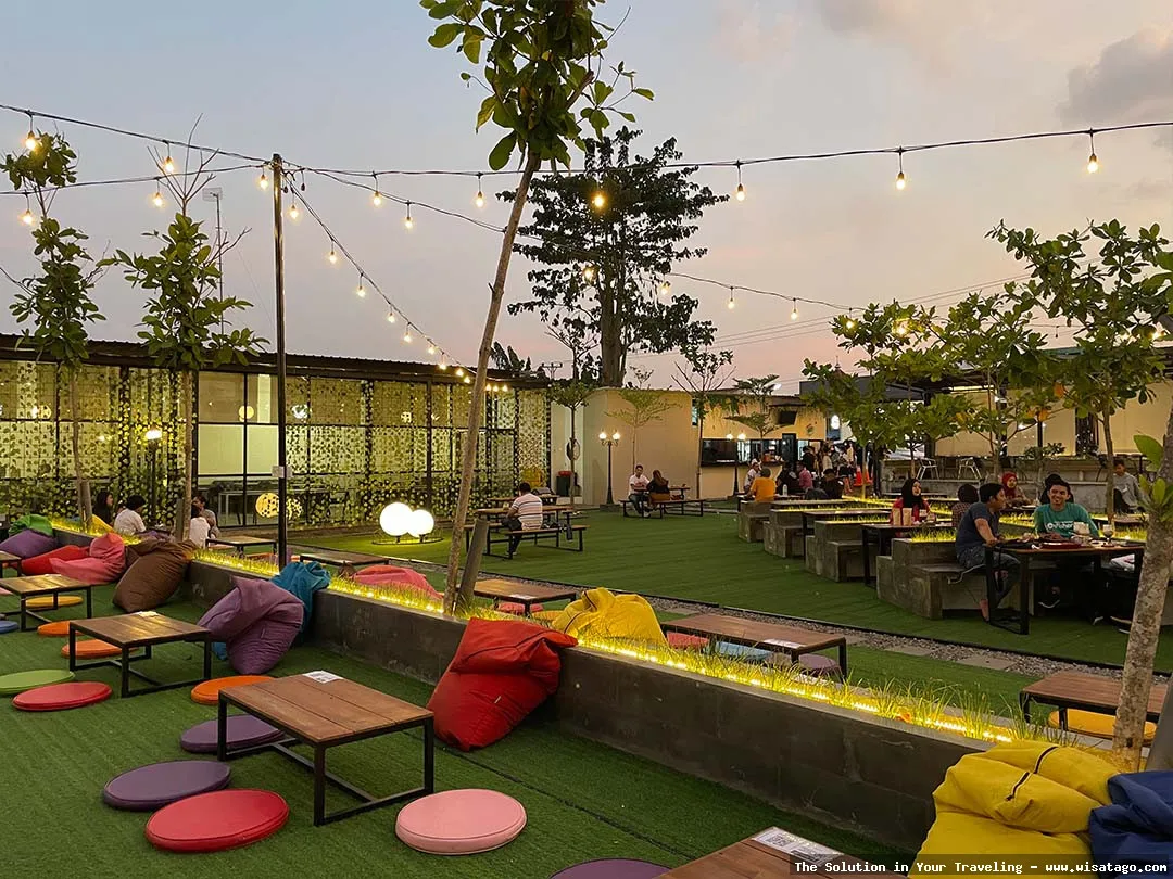 Atap Langit Coffee And Eatery modern