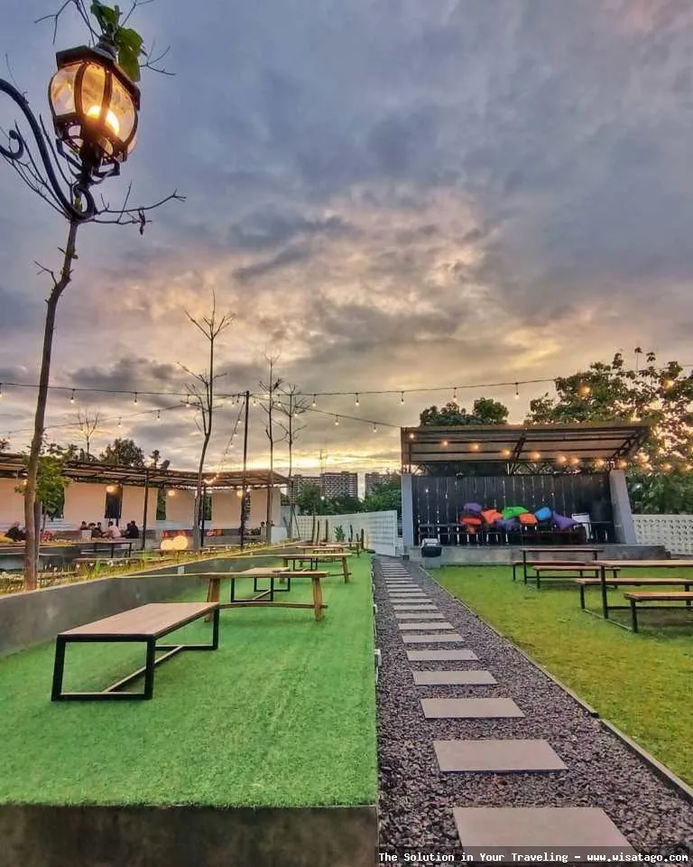 Atap Langit Coffee And Eatery yang asri