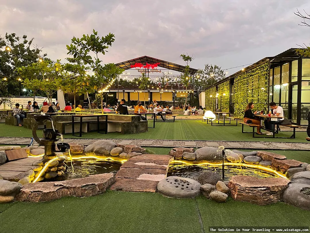 Atap Langit Coffee And Eatery modern