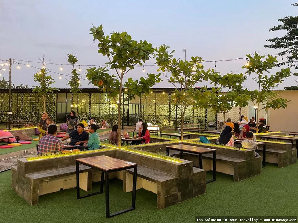 Atap Langit Coffee And Eatery estetik