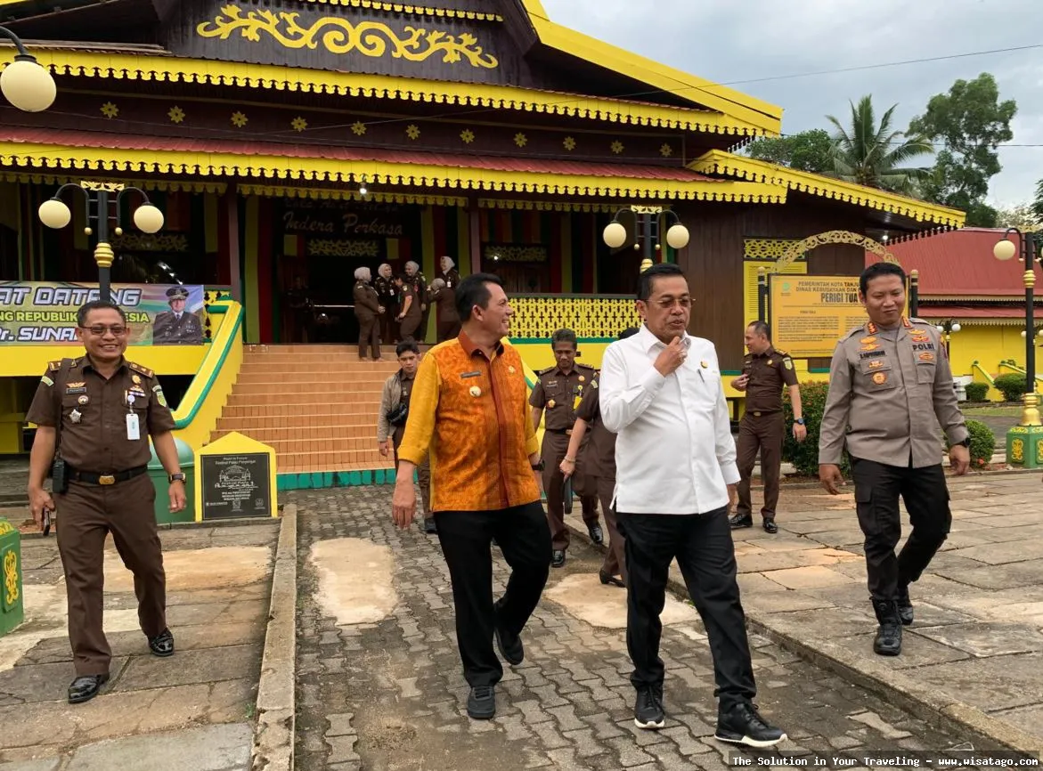 Balai Adat Indra Perkasa yang megah