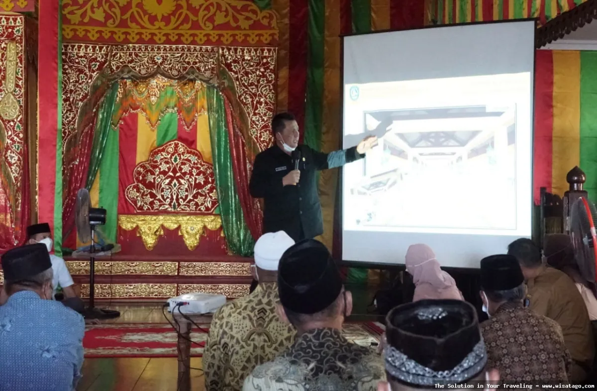 Balai Adat Indra Perkasa yang megah