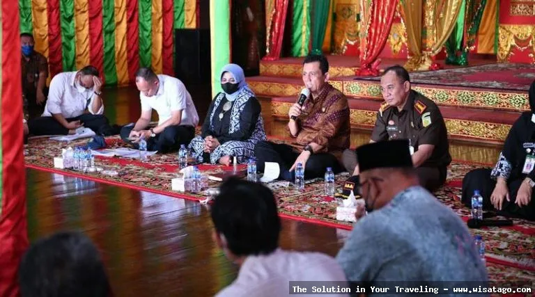 Balai Adat Indra Perkasa yang megah