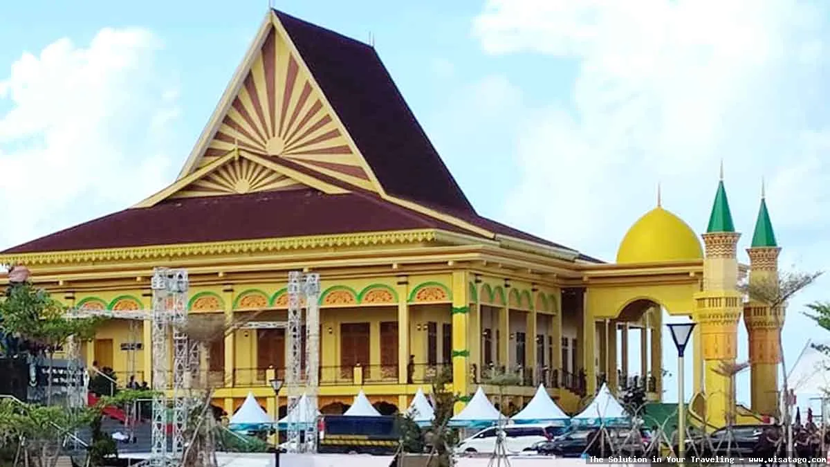 Balai Adat Indra Perkasa yang megah