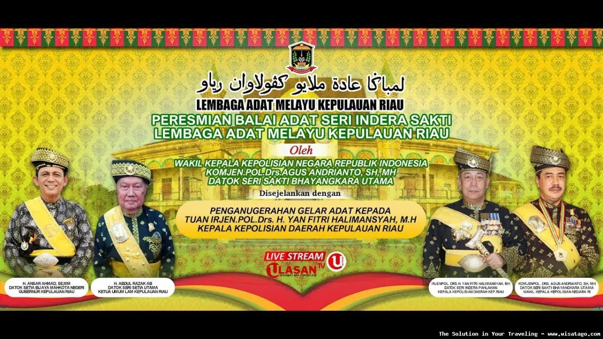 Balai Adat Indra Perkasa yang megah