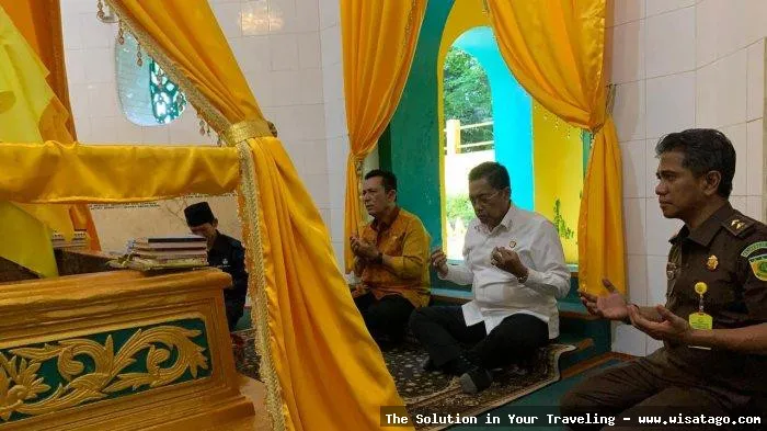 Balai Adat Indra Perkasa yang megah