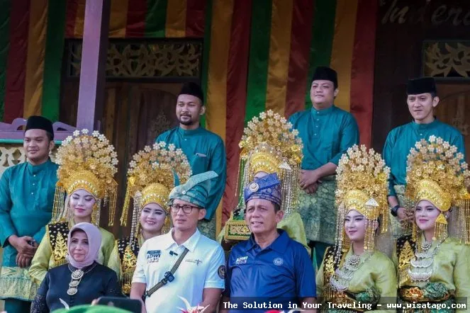 Balai Adat Indra Perkasa yang megah