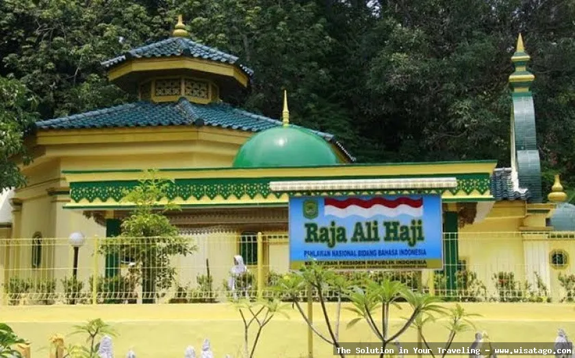 Balai Adat Indra Perkasa yang megah