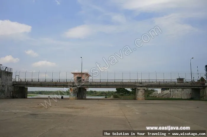Bendungan Gerak Babat atur aliran sungai