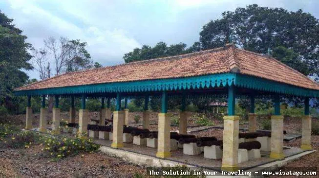 Benteng Bukit Cening: Tips, Harga Tiket, Kuliner, Lokasi, Fasilitas dan Spot Benteng Bukit Cening: Tips, Harga Tiket, Kuliner, Lokasi, Fasilitas dan Spot