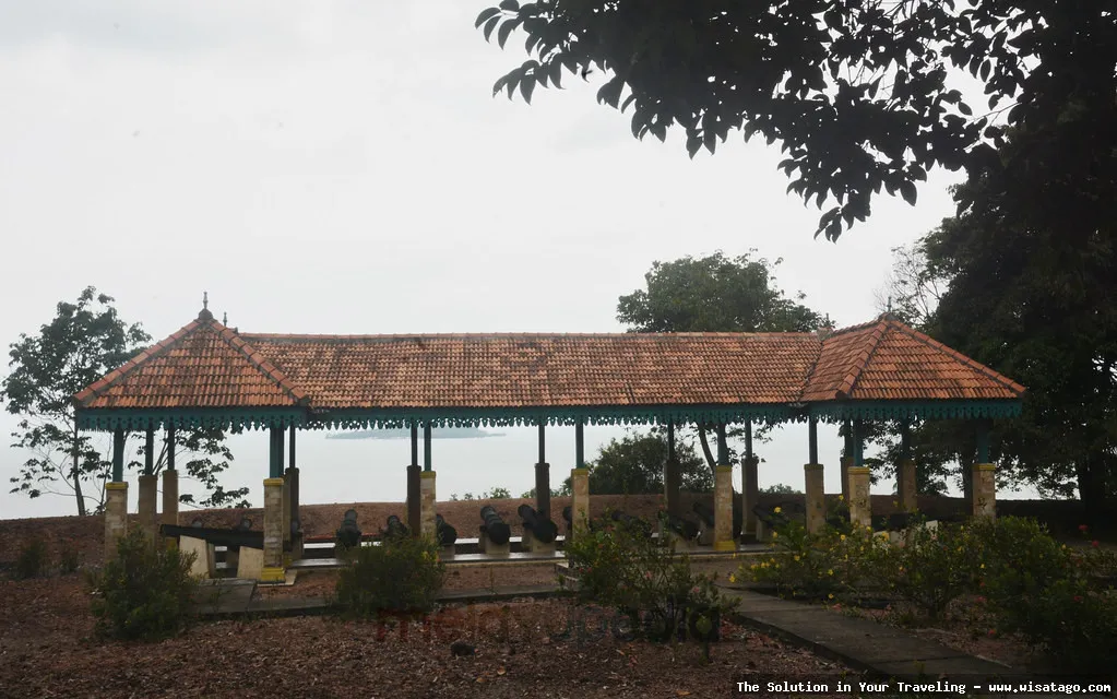 Benteng Bukit Cening, bangunan bersejarah