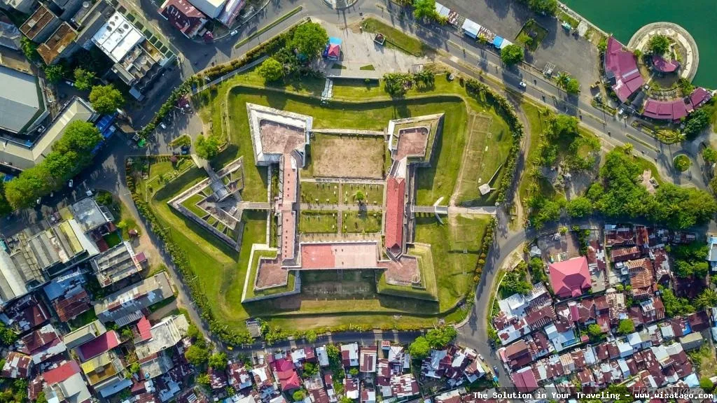 Benteng Marlborough: Tips, Harga Tiket, Kuliner, Lokasi, Fasilitas dan Spot Benteng Marlborough: Tips, Harga Tiket, Kuliner, Lokasi, Fasilitas dan Spot