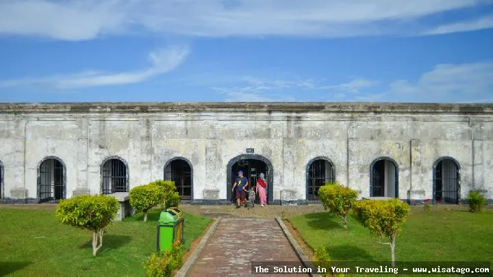 Benteng Marlborough: bangunan bersejarah megah.