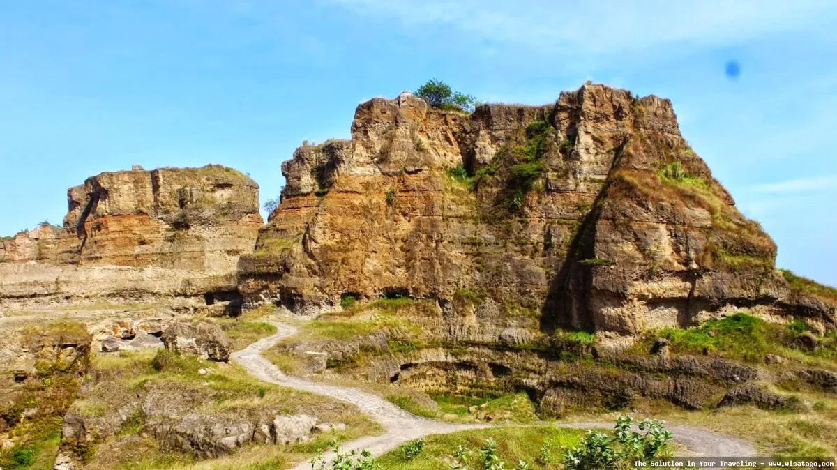 Brown Canyon: Tips, Harga Tiket, Kuliner, Lokasi, Fasilitas dan Spot Brown Canyon: Tips, Harga Tiket, Kuliner, Lokasi, Fasilitas dan Spot