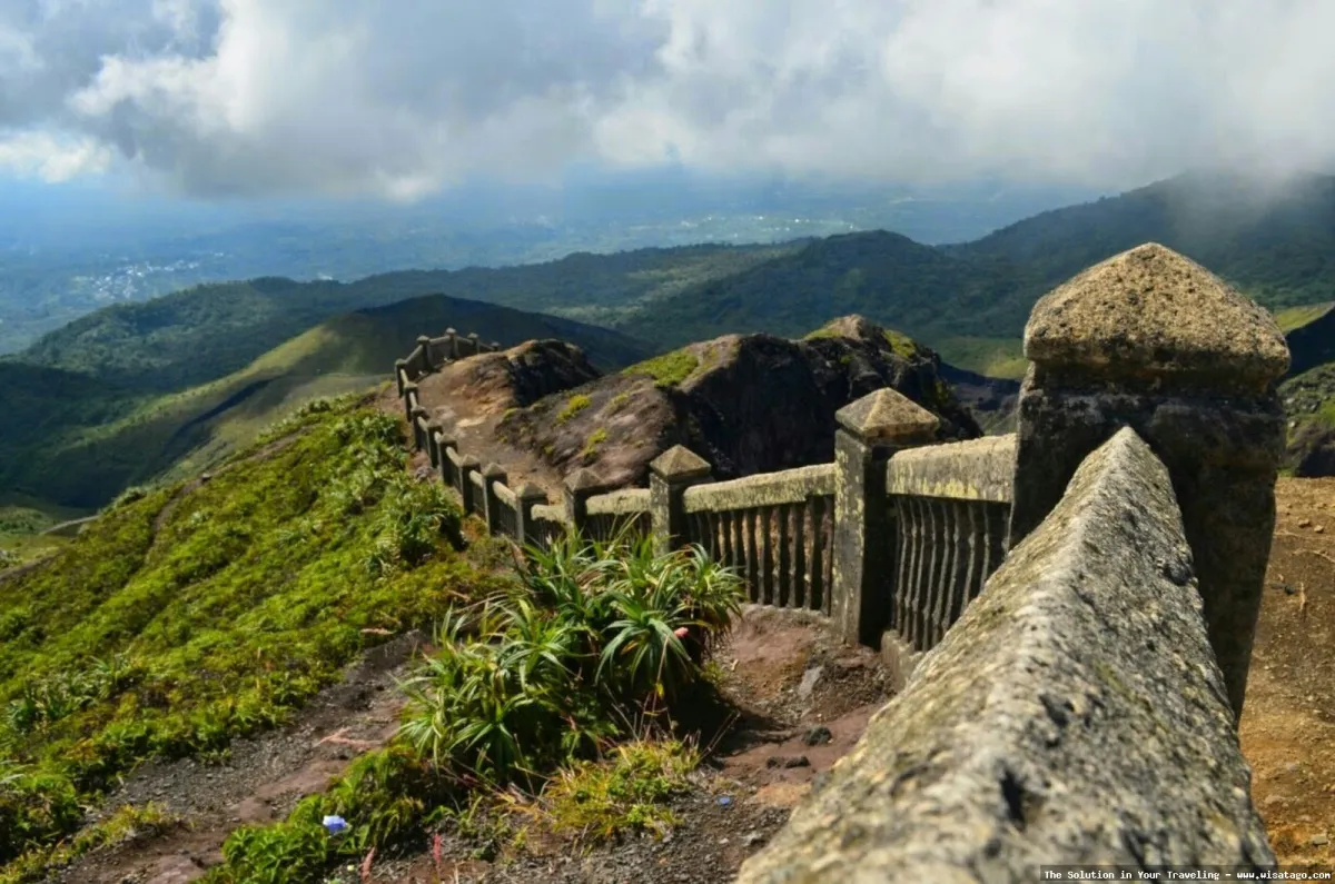 Bukit Kaba, kawah aktif mempesona