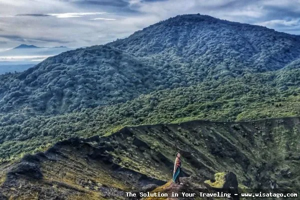 Bukit Kaba, kawah aktif mempesona