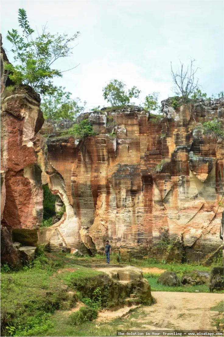 Bukit Kapur Arosbaya: formasi batuan unik