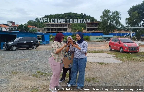 Bukit Welcome To Batam yang ikonis