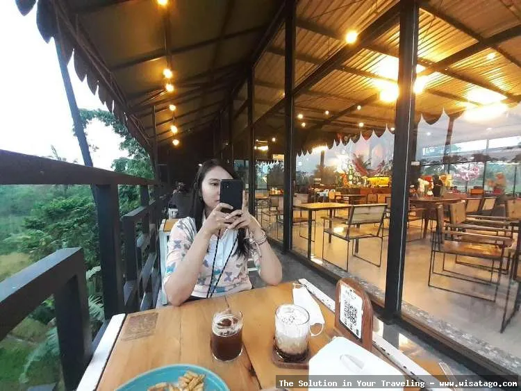 Cafe Senja Jember yang menawan