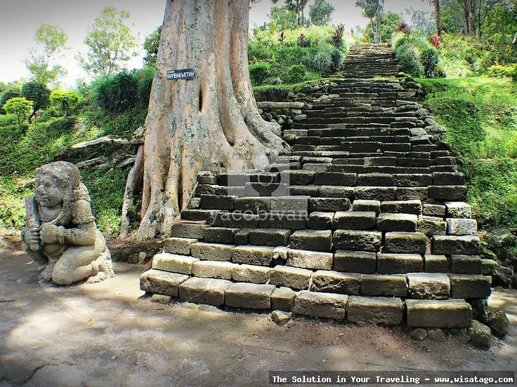Candi Gambar Wetan, relief yang menawan