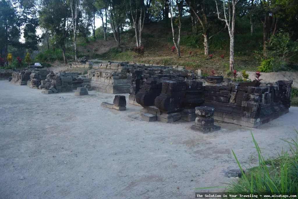 Candi Gambar Wetan, relief yang menawan