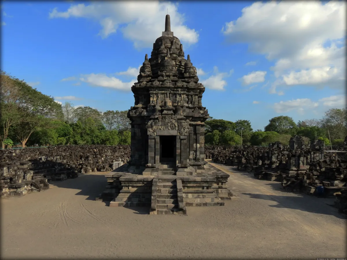 Candi Gambar Wetan, relief yang menawan