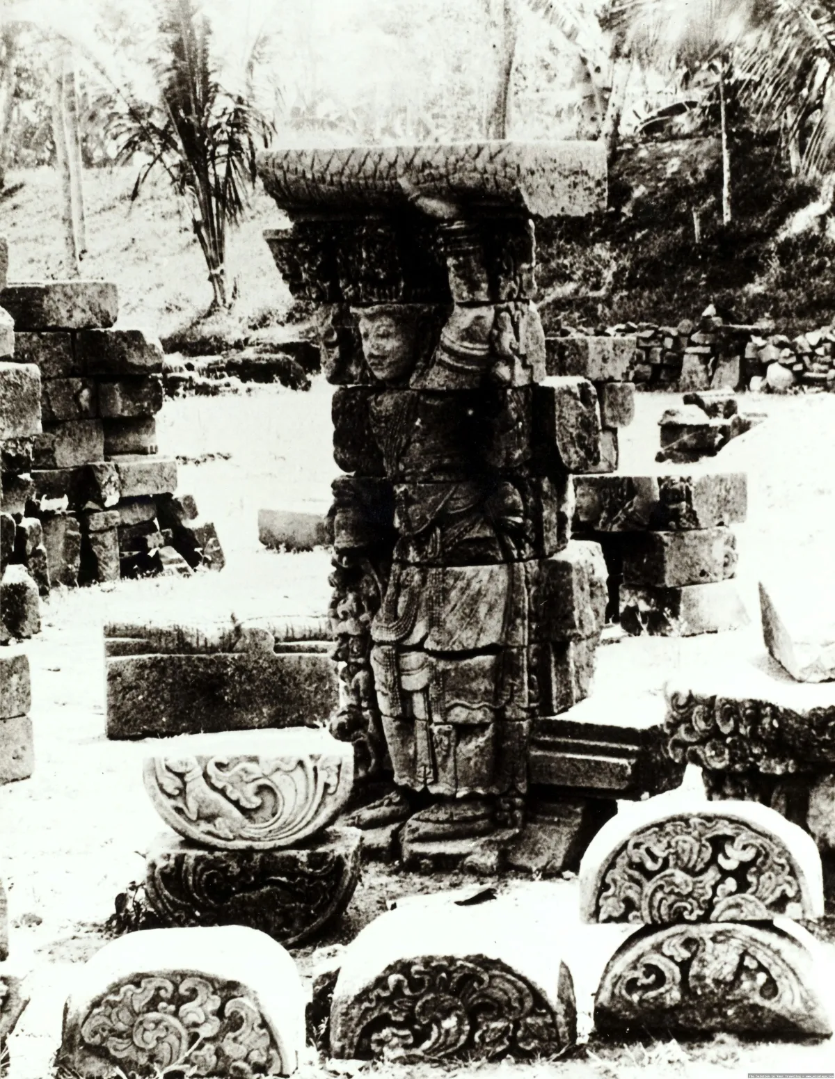 Candi Gambar Wetan, relief yang menawan