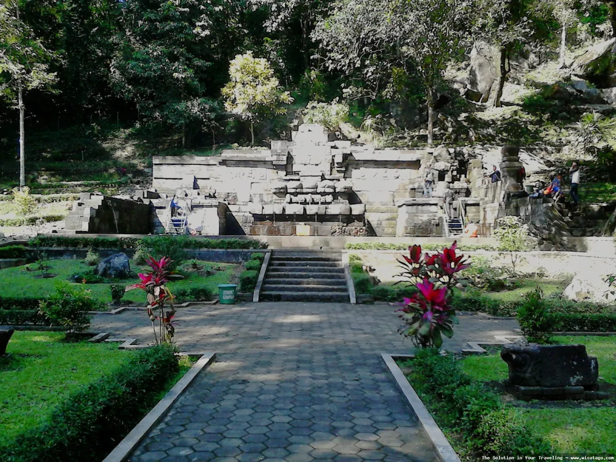 Candi Jolotundo, petirtaan bersejarah Mojokerto