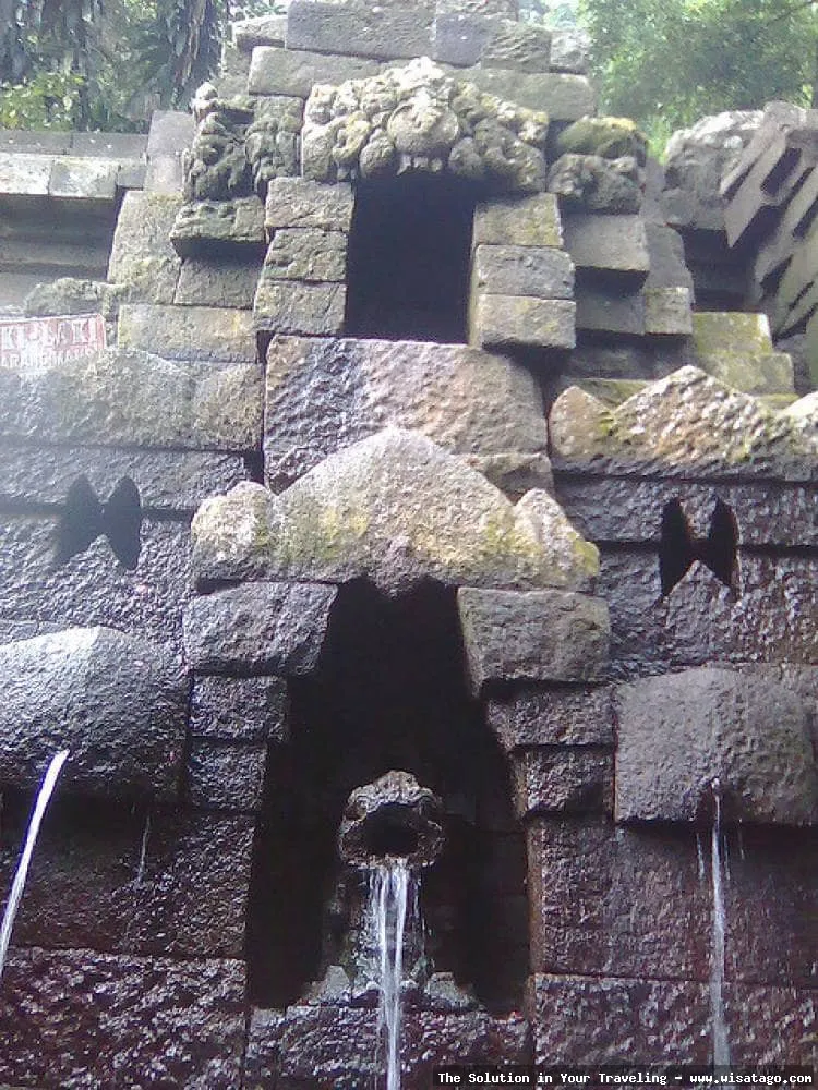 Candi Jolotundo, pesona sejarah Mojokerto.