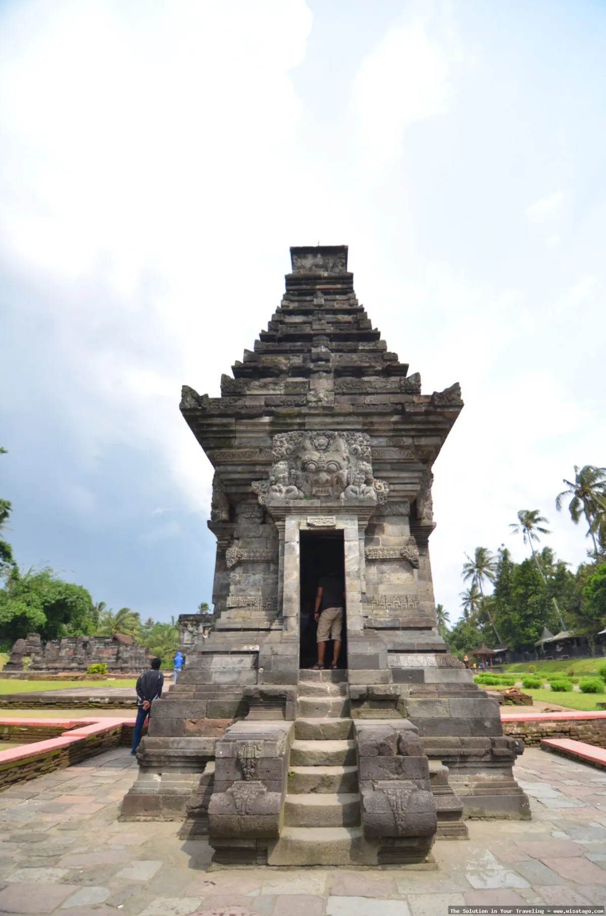 Candi Penataran: megah dan bersejarah