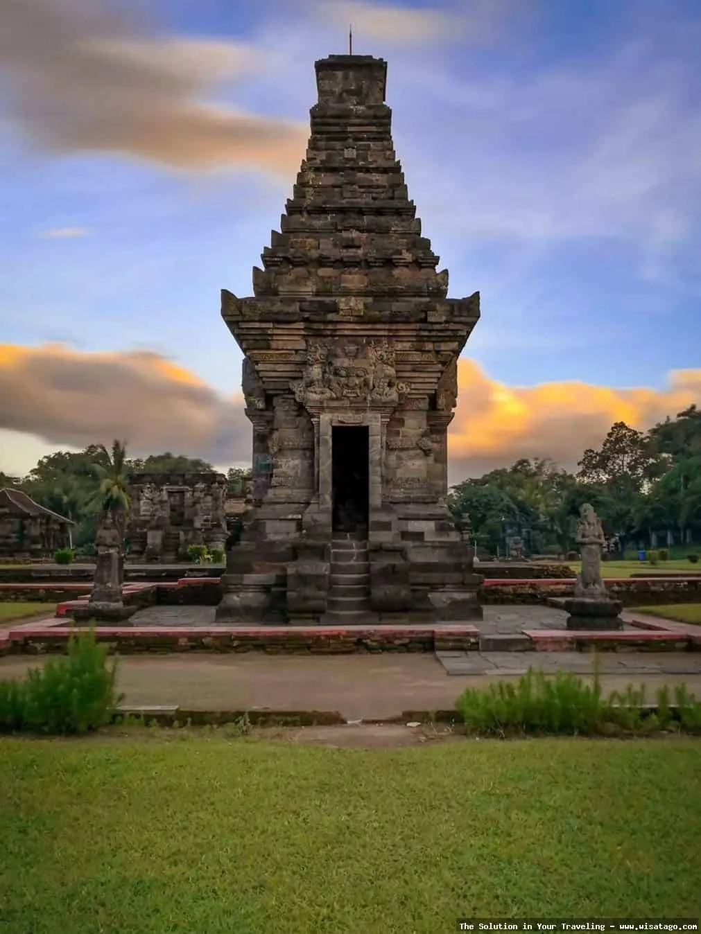 Candi Penataran, megah dan bersejarah