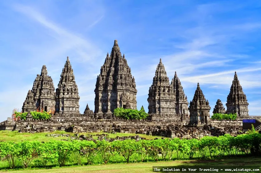 Candi Prambanan, kemegahan arsitektur kuno.