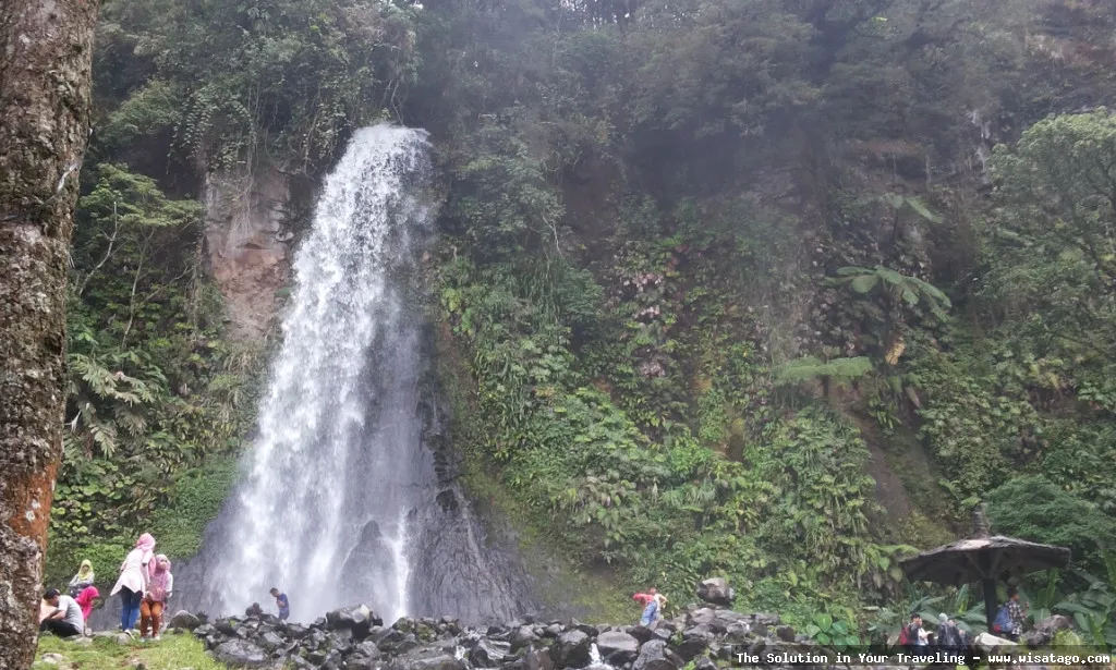 Curug Cibeureum: air terjun memesona.