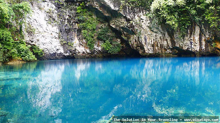 Danau Biru dengan air jernih