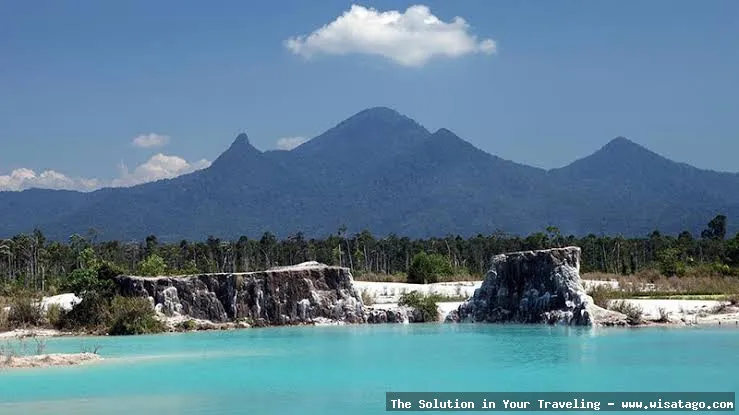 Danau Biru yang memukau dan tenang