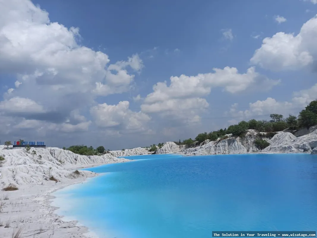Danau Biru yang memukau dan tenang