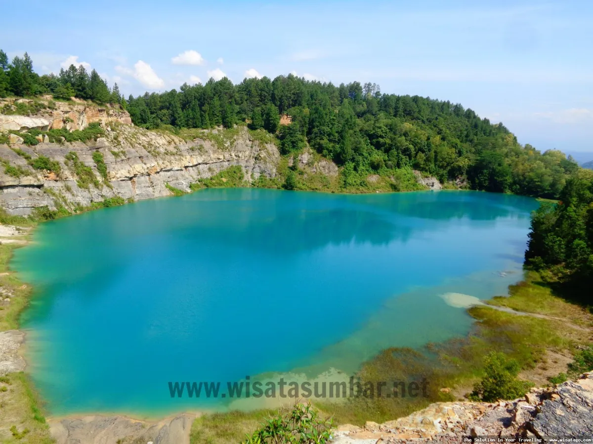 Danau Biru yang memukau dan tenang