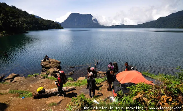 Danau Gunung Tujuh yang mempesona