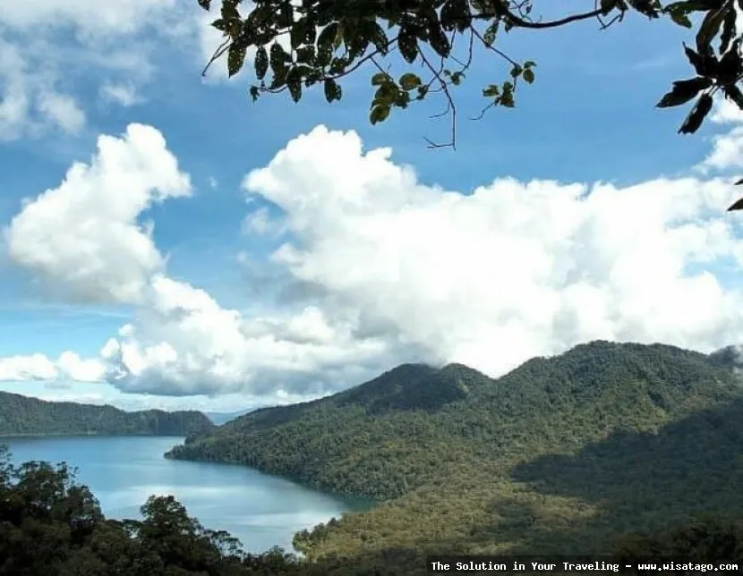 Danau Gunung Tujuh yang mempesona