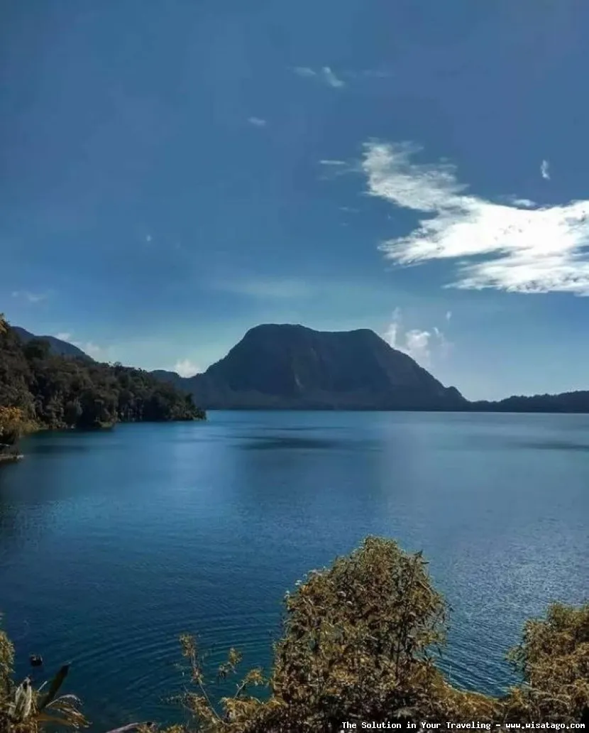 Danau Gunung Tujuh, danau kawah alami