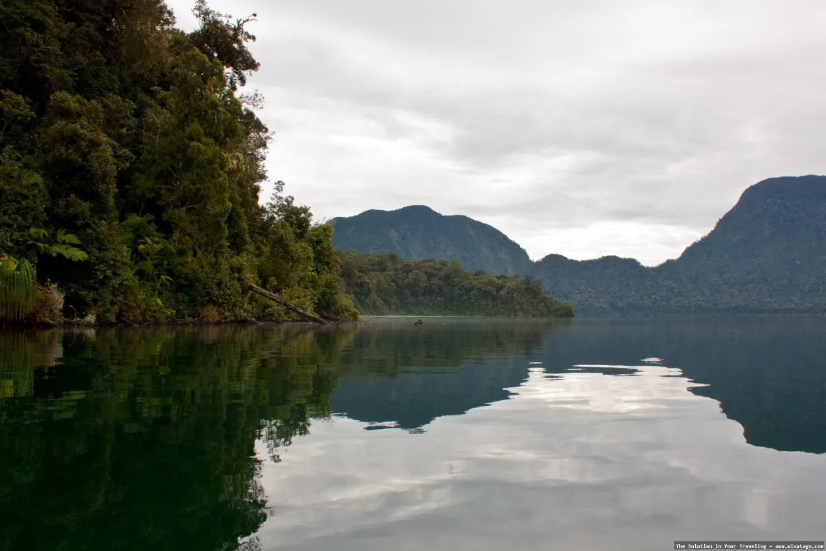Danau Gunung Tujuh yang mempesona