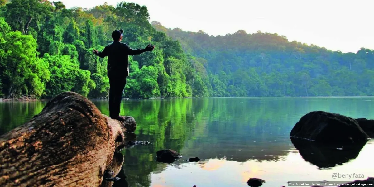 Danau Kastoba, danau yang tenang mempesona.